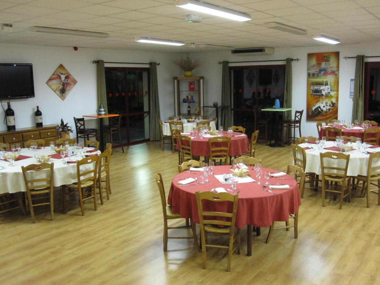 Logis Hotel Restaurant Solenca Nogaro Eksteriør bilde